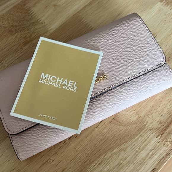 Micheal Kors Wallet - Picture 4 of 5